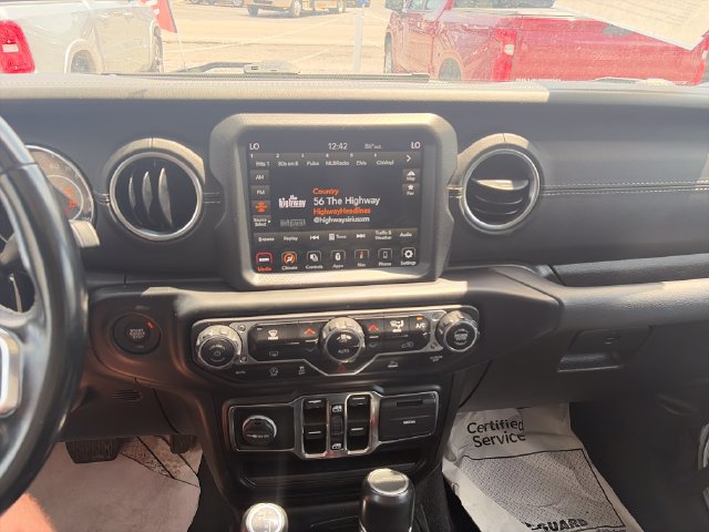 Used 2022 Jeep Gladiator Overland w/ Popular Equipment Package AWD/4WD image 17