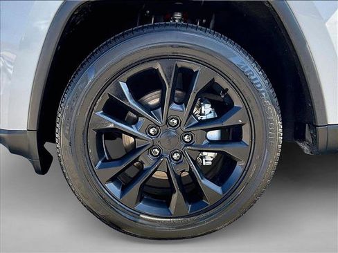 Used 2017 Jeep Grand Cherokee Limited RWD image 10