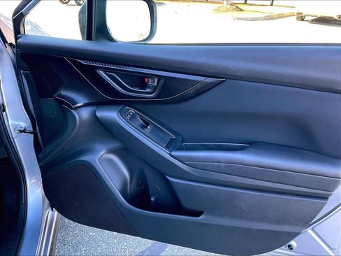 Used 2021 Subaru Crosstrek 2.0i image 12