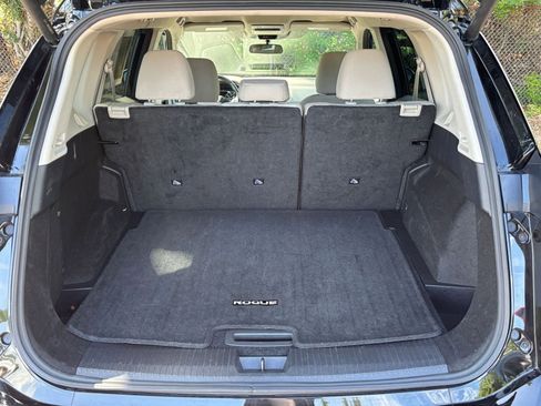 Used 2025 Nissan Rogue SV FWD image 33