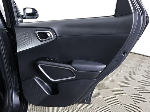 Used 2025 Kia Soul LX w/ LX Technology Package image 24