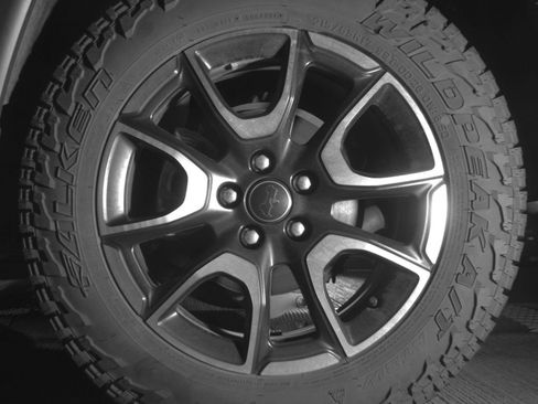 Used 2025 Jeep Compass Trailhawk AWD/4WD image 17