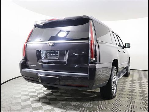 Used 2016 Cadillac Escalade ESV Luxury RWD image 5