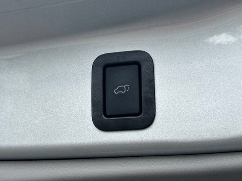 Used 2019 Toyota Highlander XLE AWD/4WD image 51