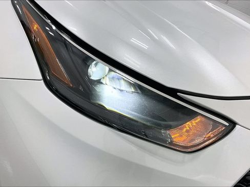 Used 2023 Toyota Highlander L AWD/4WD image 35