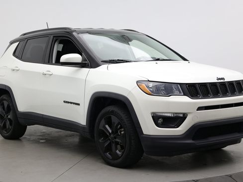 Used 2020 Jeep Compass Latitude FWD image 3