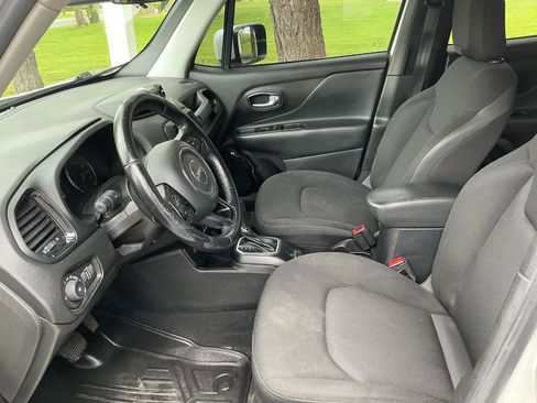 Used 2019 Jeep Renegade Altitude w/ Quick Order Package 2XM AWD/4WD image 10