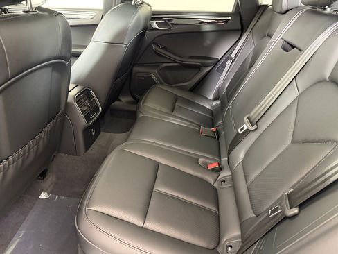 Used 2026 Porsche Macan AWD/4WD image 17