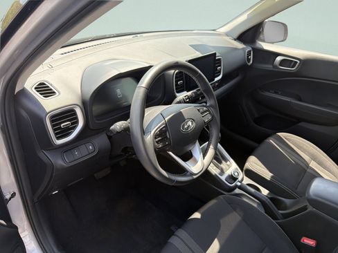 Used 2025 Hyundai Venue SEL FWD image 11