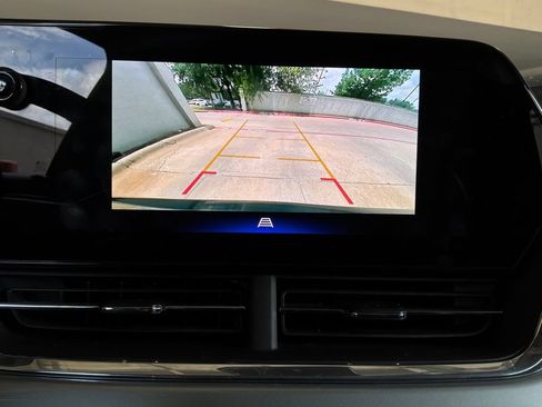 Used 2025 Chevrolet Trax LT w/ LT Convenience Package FWD image 31