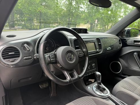 Used 2014 Volkswagen Beetle R-Line image 16