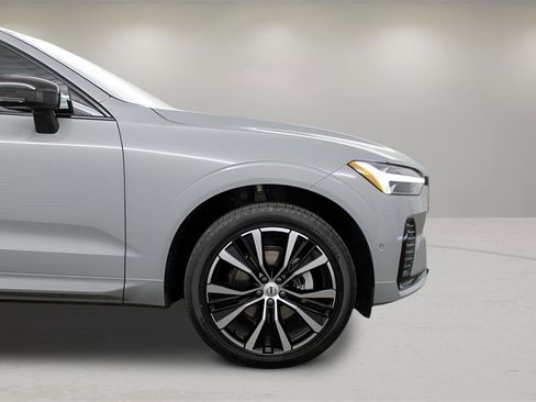 Certified 2025 Volvo XC60 B5 Ultra w/ Climate Package image 32