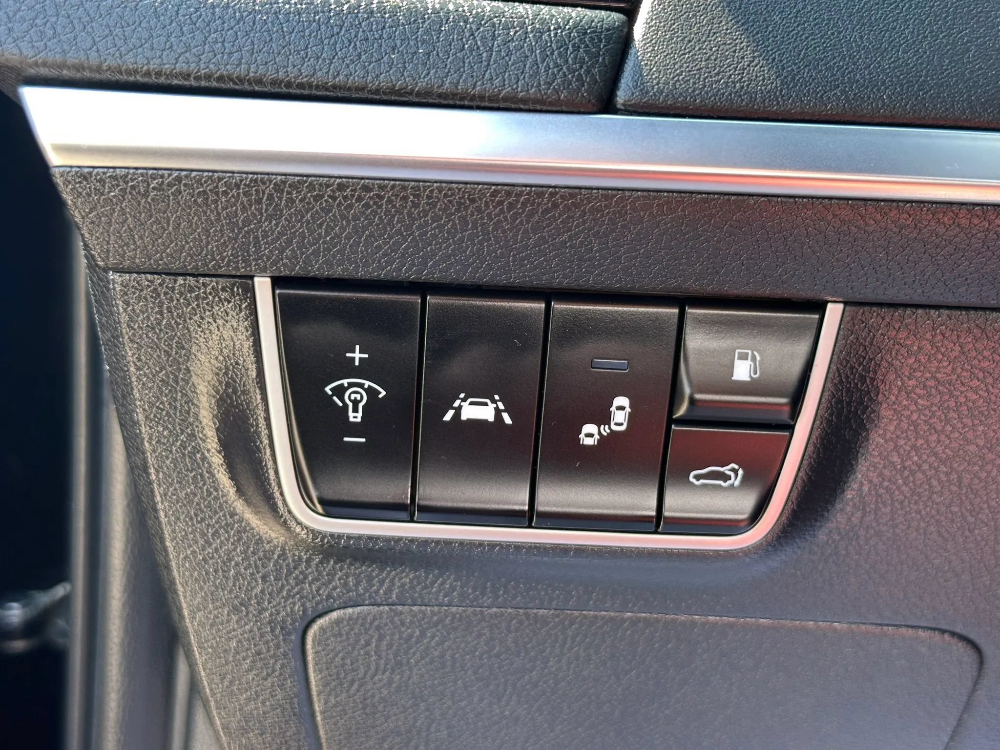 Used 2018 Kia Stinger GT2 AWD/4WD image 39