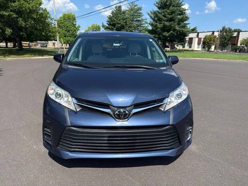 Used 2020 Toyota Sienna LE AWD/4WD image 2