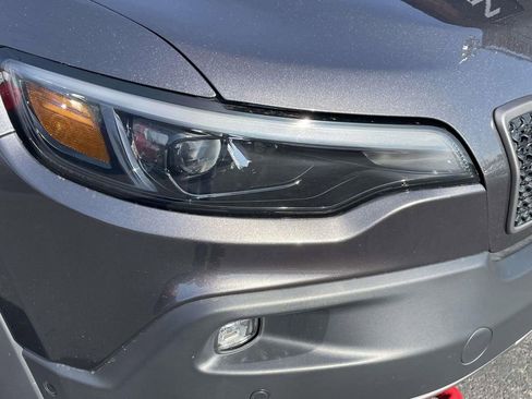 Used 2019 Jeep Cherokee Trailhawk image 9