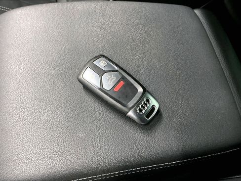 Used 2023 Audi Q5 2.0T Premium w/ Convenience Package image 13