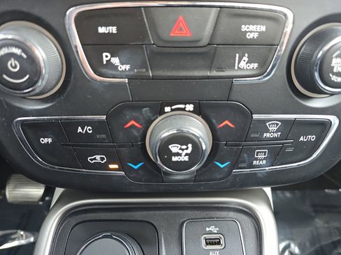 Used 2017 Jeep Compass Latitude w/ Popular Equipment Group image 16