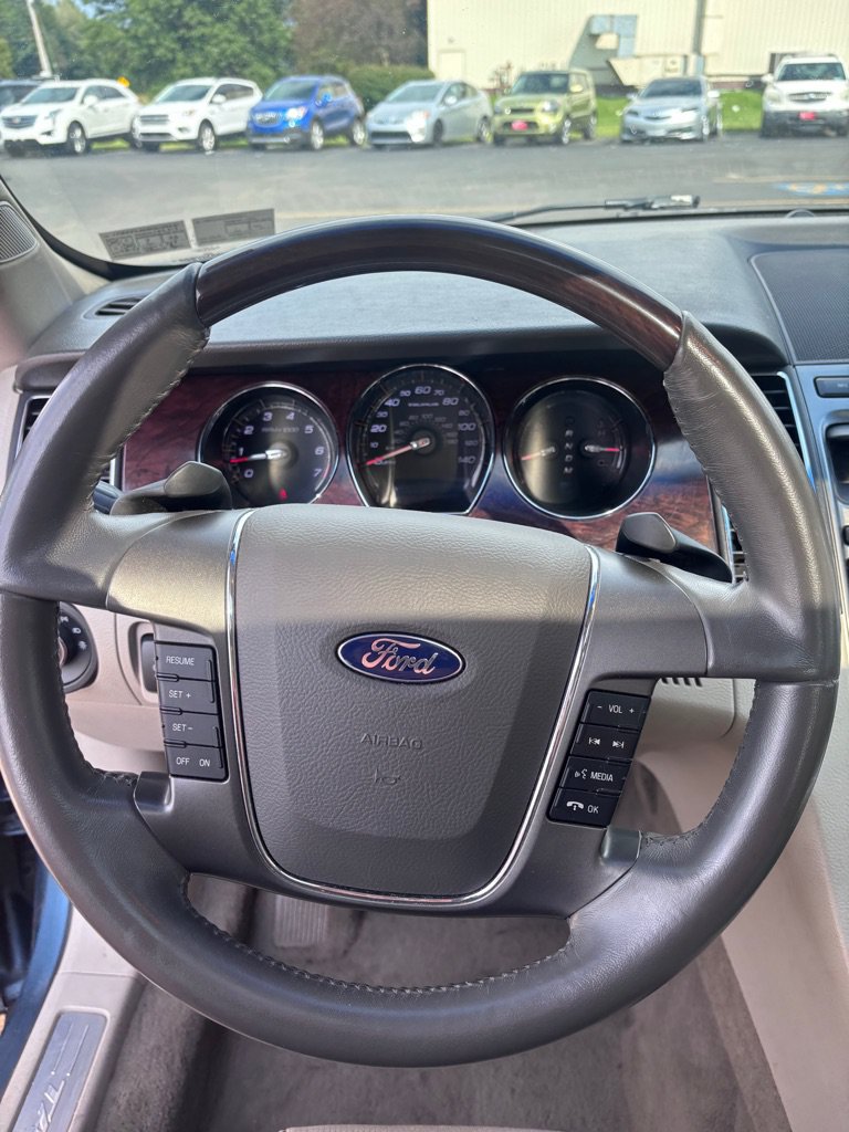 Used 2010 Ford Taurus Limited AWD/4WD image 16