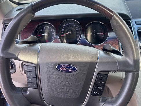 Used 2010 Ford Taurus Limited AWD/4WD image 16