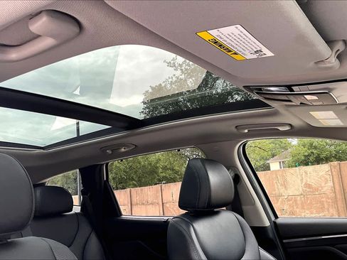 Used 2023 Hyundai Santa Fe SEL w/ Premium Package image 13