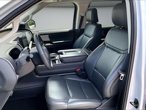 Used 2025 Ford Expedition Active AWD/4WD image 21