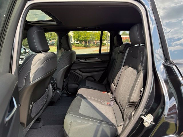 New 2027 Jeep Grand Cherokee Laredo X RWD image 27