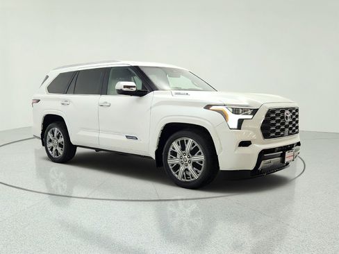 Used 2024 Toyota Sequoia Capstone AWD/4WD image 3