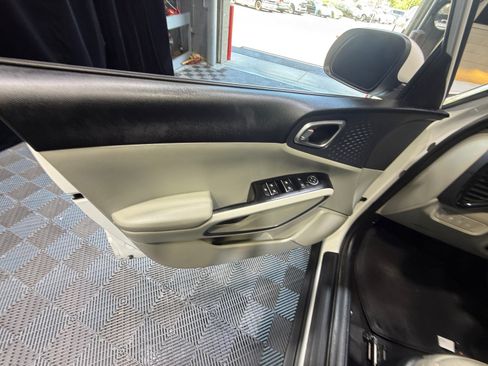 Used 2023 Kia Soul EX FWD image 13