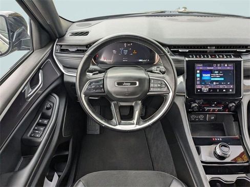 Used 2021 Jeep Grand Cherokee L Laredo image 15