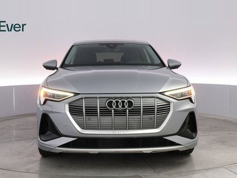 Used 2022 Audi e-tron Premium Plus image 3