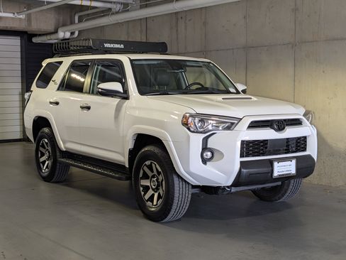 Used 2021 Toyota 4Runner TRD Off-Road Premium AWD/4WD image 11