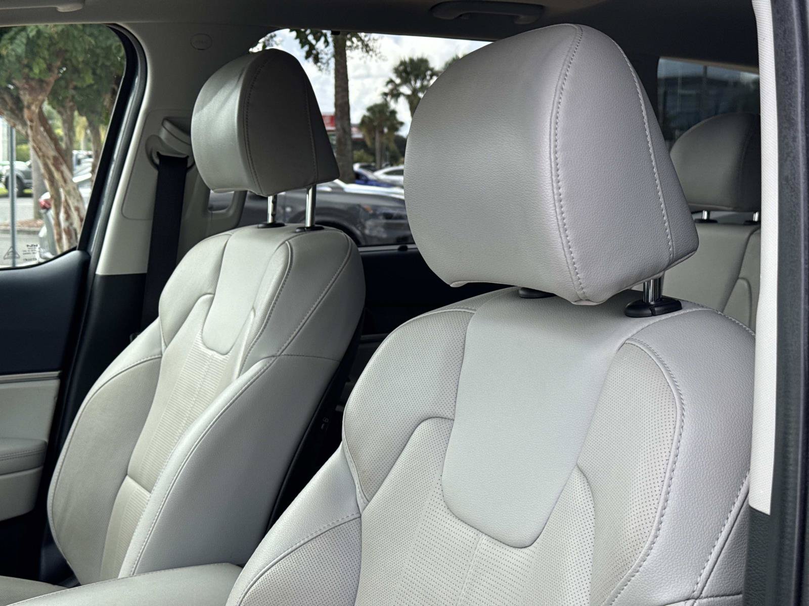 Used 2023 Kia Telluride EX FWD image 13