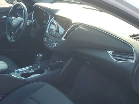 Used 2017 Chevrolet Malibu LT image 27