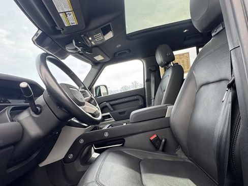 Used 2023 Land Rover Defender 130 SE image 19