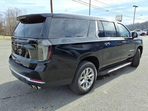 New 2026 Chevrolet Suburban Premier image 4