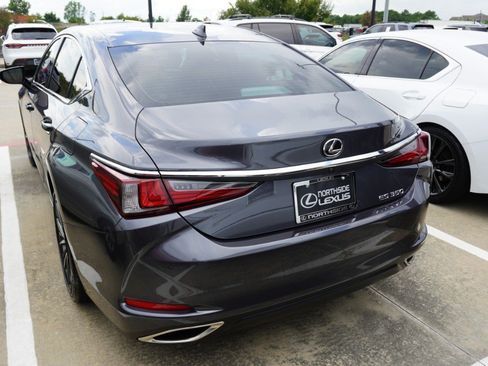 Certified 2025 Lexus ES 350 w/ Premium Package FWD image 7