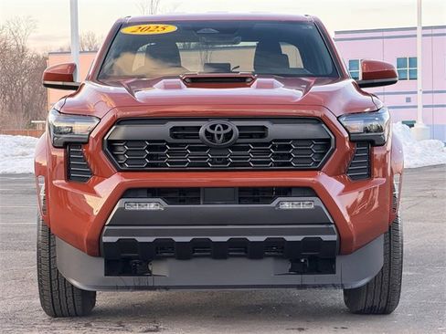 Used 2025 Toyota Tacoma TRD Sport image 9