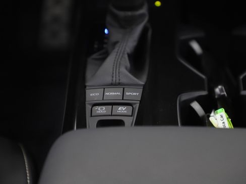 Used 2026 Toyota Camry SE w/ Multimedia Upgrade Package image 18