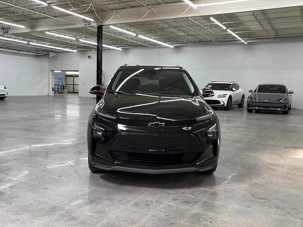 Used 2023 Chevrolet Bolt EUV Premier w/ Sun & Sound Package FWD image 3