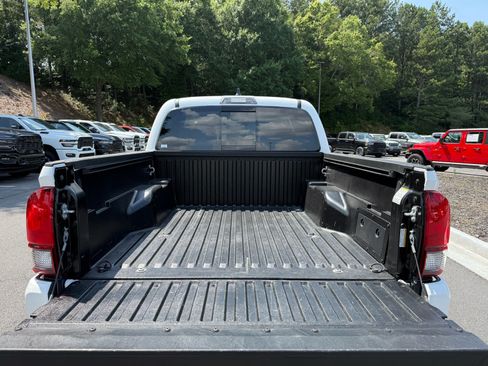 Used 2022 Toyota Tacoma SR5 w/ Technology Package RWD image 27