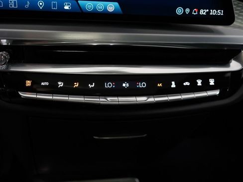 Used 2024 Cadillac Lyriq Luxury AWD/4WD image 17