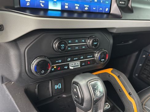 Used 2023 Ford Bronco Badlands image 24