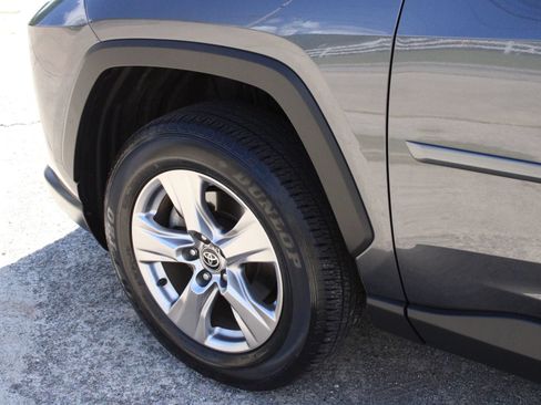 Used 2022 Toyota RAV4 XLE AWD/4WD image 10
