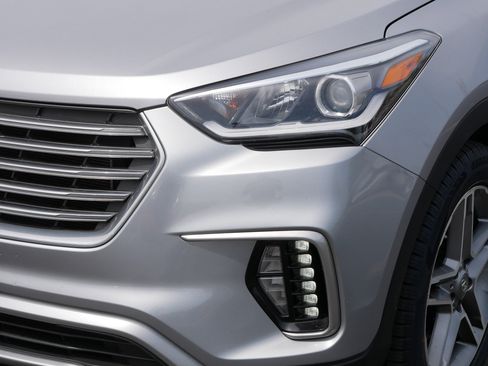 Used 2017 Hyundai Santa Fe Limited AWD/4WD image 16