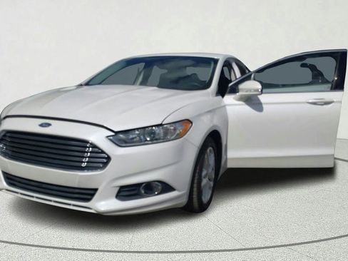 Used 2014 Ford Fusion SE w/ Equipment Group 202A FWD image 10