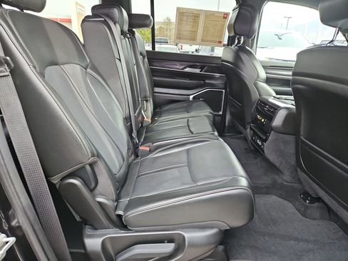 Used 2024 Jeep Wagoneer 4WD image 30