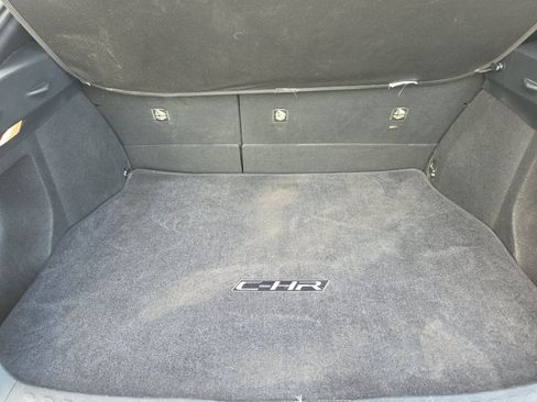 Used 2018 Toyota C-HR XLE FWD image 10