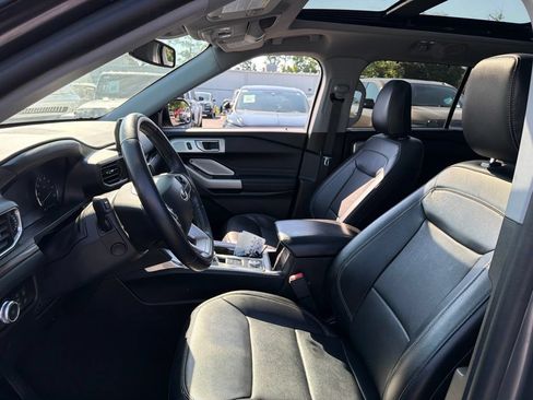 Used 2023 Ford Explorer Limited w/ Limited Technology Package AWD/4WD image 6