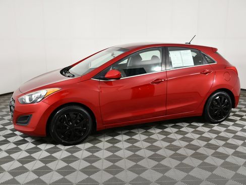 Used 2017 Hyundai Elantra GT image 9