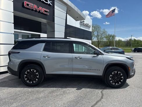 Used 2025 Chevrolet Traverse Z71 AWD/4WD image 8